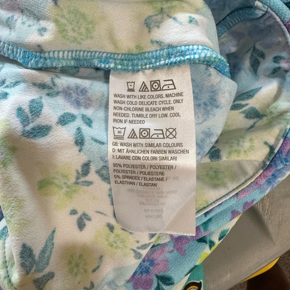 Women’s Isaac Mizrahi floral multi colored skort, Size Small Tall - Picture 4 of 4